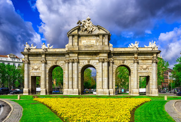 Fototapeta premium Puerta de Alcala in Madrid, Spain