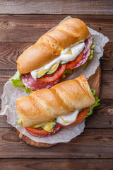 Sandwich with smoked sausage , vegetables