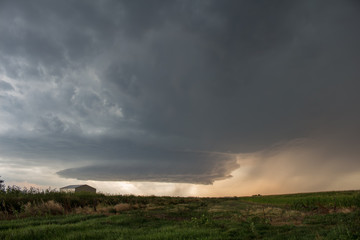 Fototapeta na wymiar A picturesque supercell thunderstorm spins over the high plains of eastern Colorado, dropping hail and curtains of rain as it approaches.