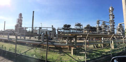Fototapeta premium Oil refinery plant