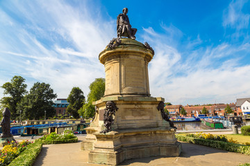 Fototapeta na wymiar Statue of Shakespeare in Stratford upon Avon
