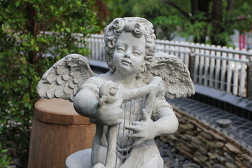 Fototapeta na wymiar Cupids statue in public park