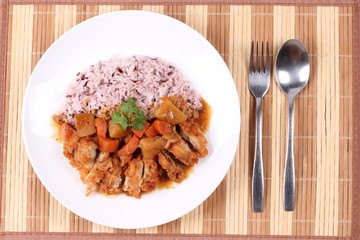 Brown rice with chicken topped Japanese yellow curry.