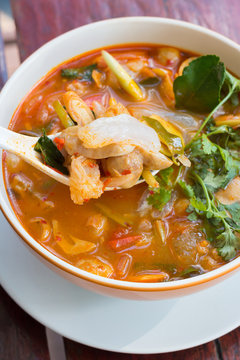 spicy pork tendon soup