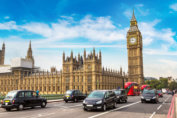 Big Ben, Westminster Bridge, roter Bus in London