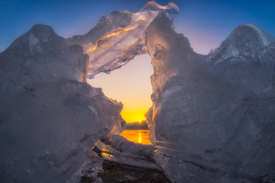 The Sun Sets Of Glacier In Winter Of Seoul,Korea