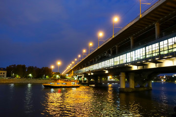 Obraz na płótnie Canvas Bridge at night