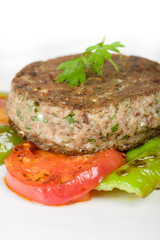 Hamburguesa de sardinas con guarnición