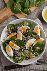 Spinach and eggs salad