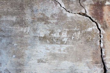 Fototapeta premium Duże pęknięcie w betonowej ścianie