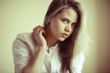 Obraz premium contrast glamor portrait of blonde girl