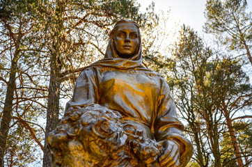 Monument mourning mother in Chelyuskintsev park. Minsk.