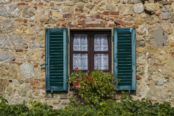 Fototapeta na wymiar Window in Monteriggioni