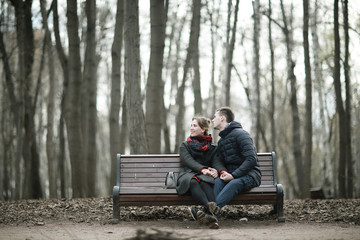 Fototapeta premium lovers resting in a city park in the winter