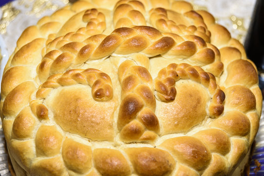 Domestic Orthodox cake to old customs