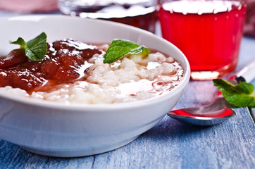 Milk rice porridge