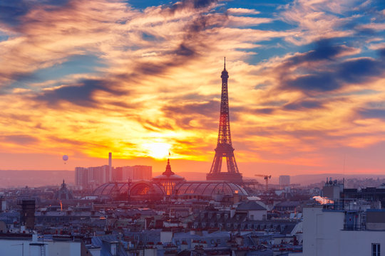 Fototapeta Aerial view of Eiffel tower and the rooftops of Paris during a gorgeous sunset, France