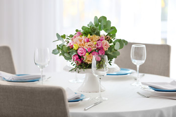 Elegant table setting with beautiful flowers