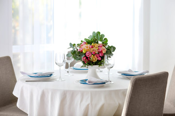 Elegant table setting with beautiful flowers