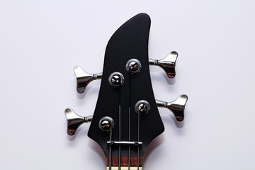 Black electric bass guitar - obrazy, fototapety, plakaty