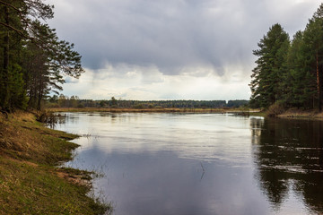 Obraz premium On the river before the rain