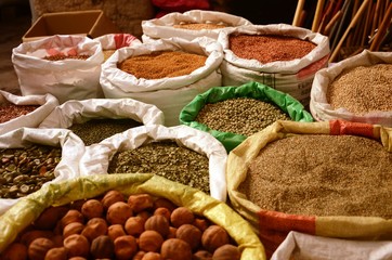Souk de Nizwa : épices (Oman)