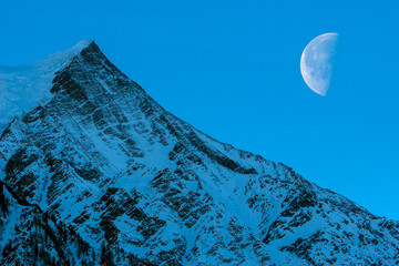 Aiguille de Bionnassay au clair de lune