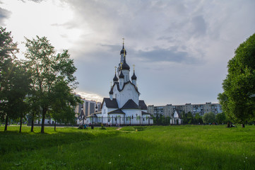 Fototapeta na wymiar SAINT PETERSBURG RUSSIA - JUNE 09, 2014: Church of St Peter the Apostle in the middle park