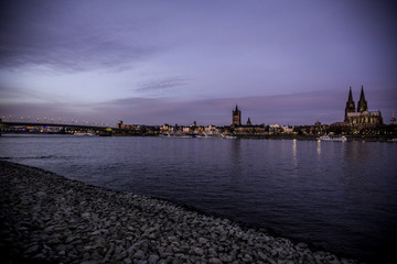 K&ouml;lner Skyline zur blauen Stunde