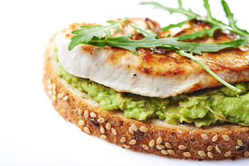 sandwich with turky and avocado