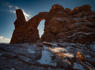 Fototapeta na wymiar Arch in winter