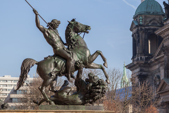 Bronzeskulptur Löwenkämpfer, Altes Museum, Berlin