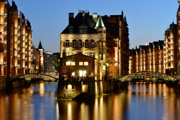 Fototapeta na wymiar Speicherstadt, historical center of Hamburg at twilight
