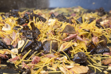 Fideua with noodles with mushrooms and mushrooms