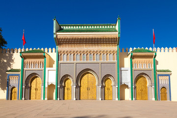 Golden doors of Dar el Makhzen, Royal Palace in Fez, Morocco - obrazy, fototapety, plakaty