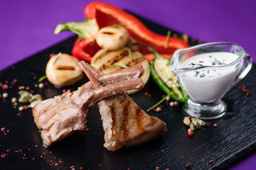 Ribs with sauce