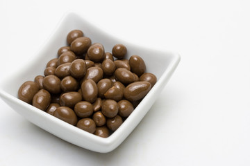 cacahuetes recubiertos de chocolate