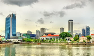 Gordijnen Singapore central government district over the river © Leonid Andronov