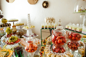 Luxurious wedding cake