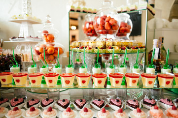 Luxurious wedding cake