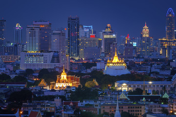Fototapeta premium Golden mountain with bangkok city in background over clear twilight sky, Bangkok Thailand landmark night view