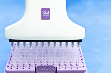 Electronic multichannel pipette and micro tips for experiments