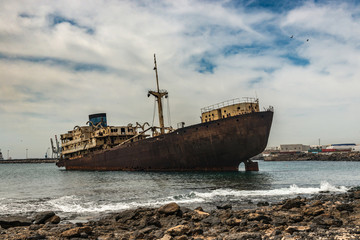 Rusty Spanish ship in the waters near Lanzarote © tan4ikk