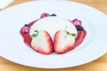 panna cotta strawberry