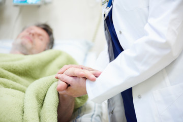 Difficult situation of hospital patient © gpointstudio