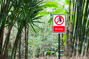 Red no littering sign