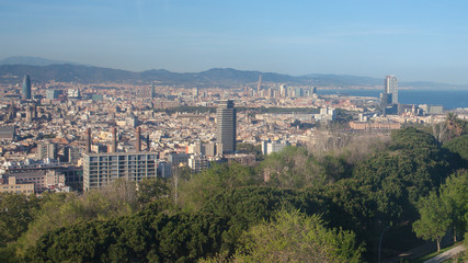 Fototapeta na wymiar view of Barcelona cityscape from mount.