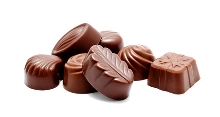 Auswahl an Schokoladenbonbons isoliert