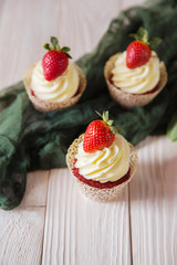 Muffins red velvet with cheese cream and strawberry