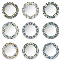 Set of decorative plates